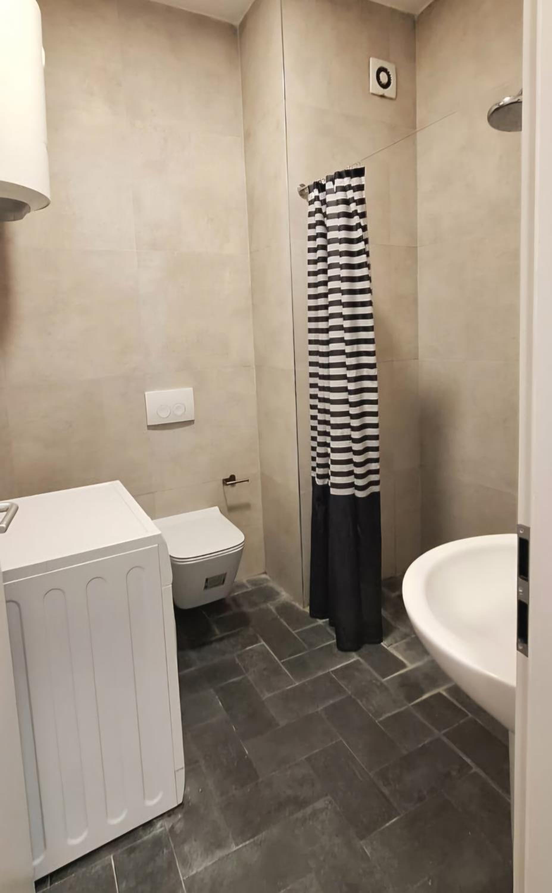 Modern Mountain View P&E Tirana Apartment Netflix included