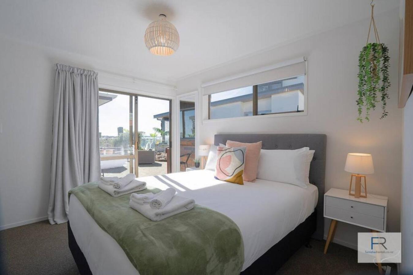 Beautiful Coastal Home Rothesay Bay