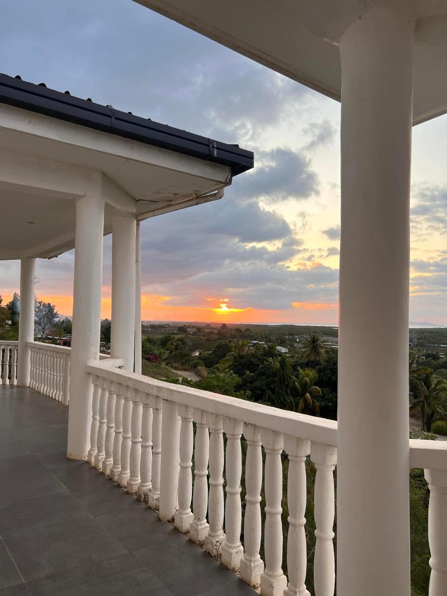 Seaview Hotel and Apartments
