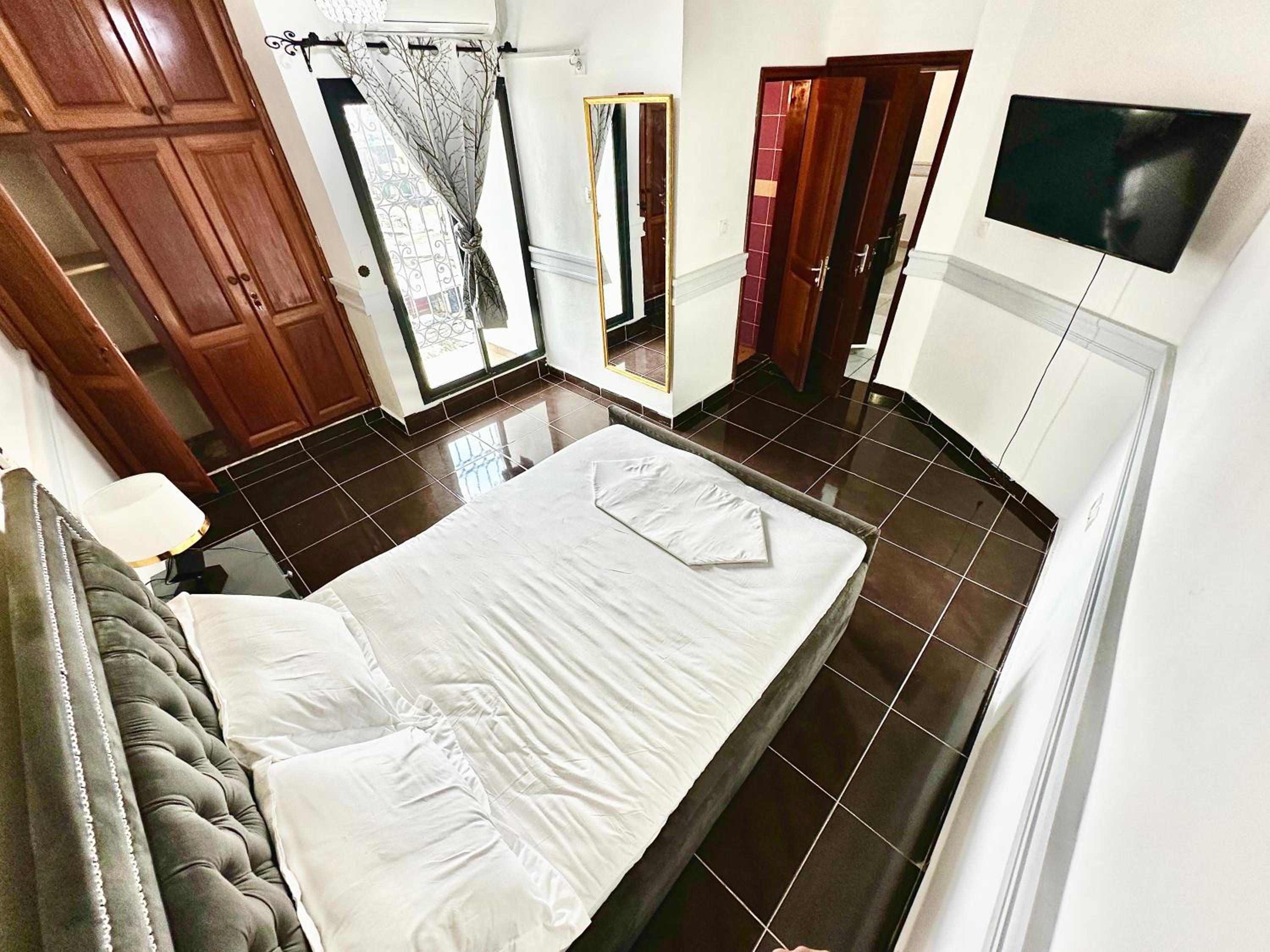 Appartement 2 chambres salon balcon canal sat wifi parking gardien 24 sur 24