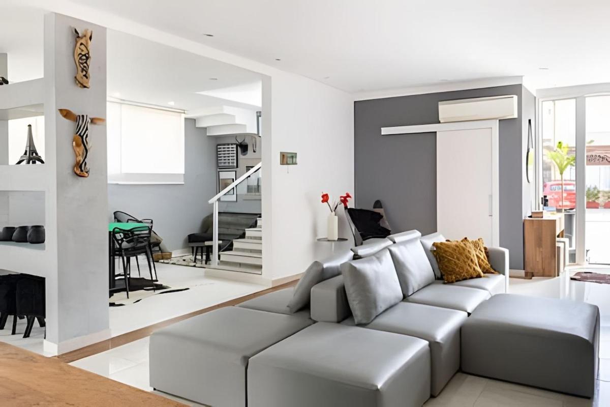 CASA PARIS · piscina aquecida, em condomínio, 4 suítes maravilhosa