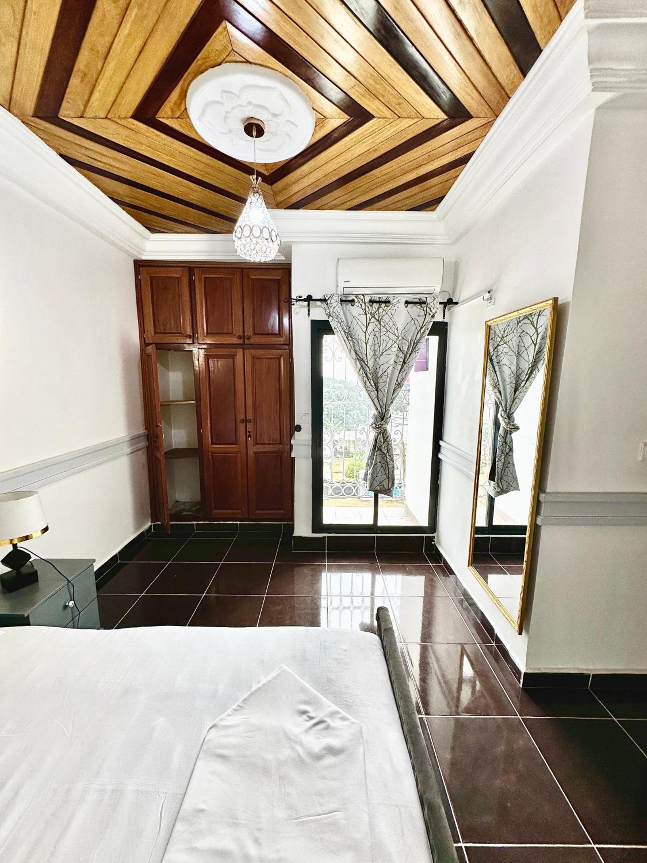Appartement 2 chambres salon balcon canal sat wifi parking gardien 24 sur 24