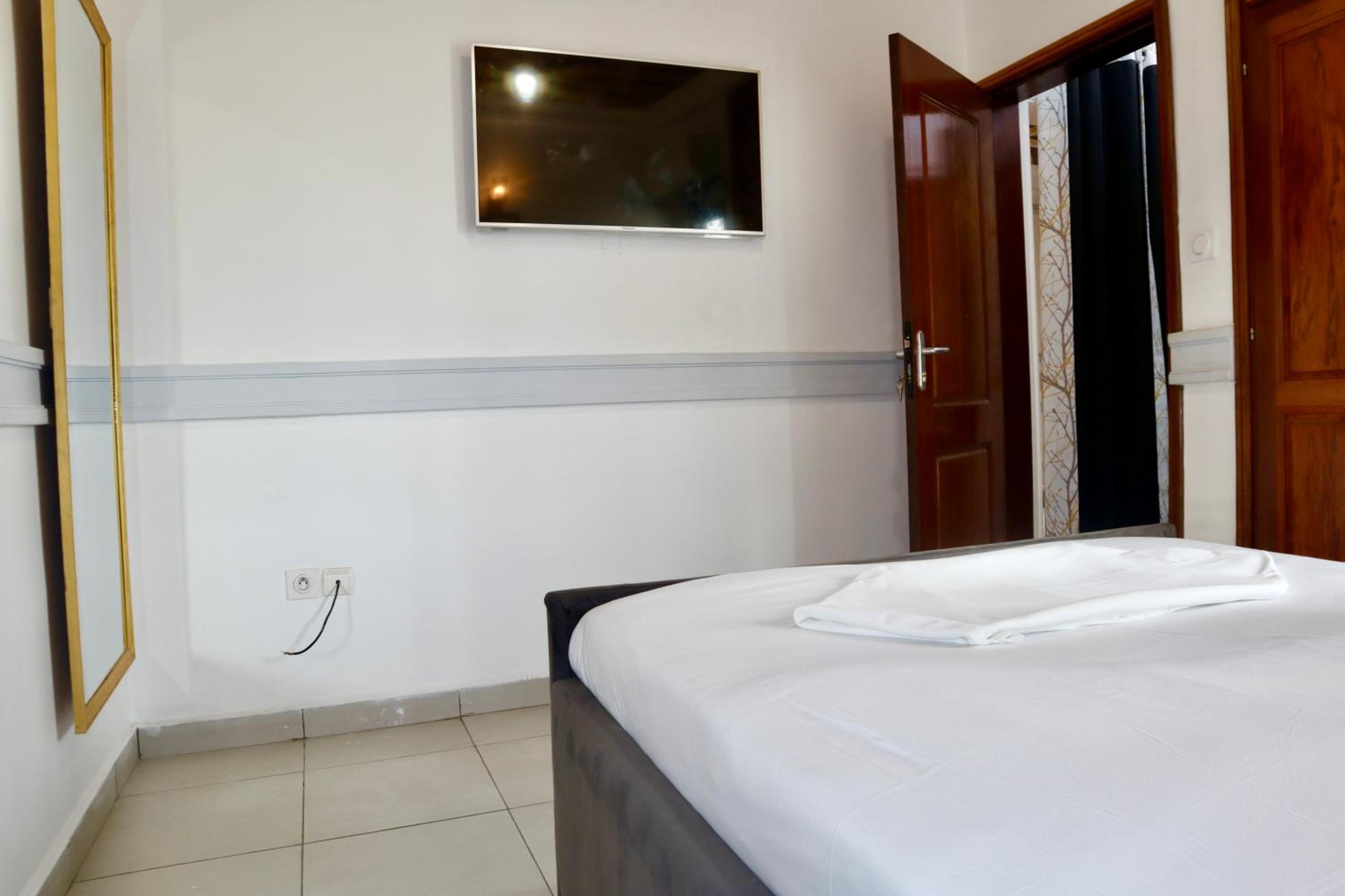 Appartement 2 chambres salon balcon canal sat wifi parking gardien 24 sur 24