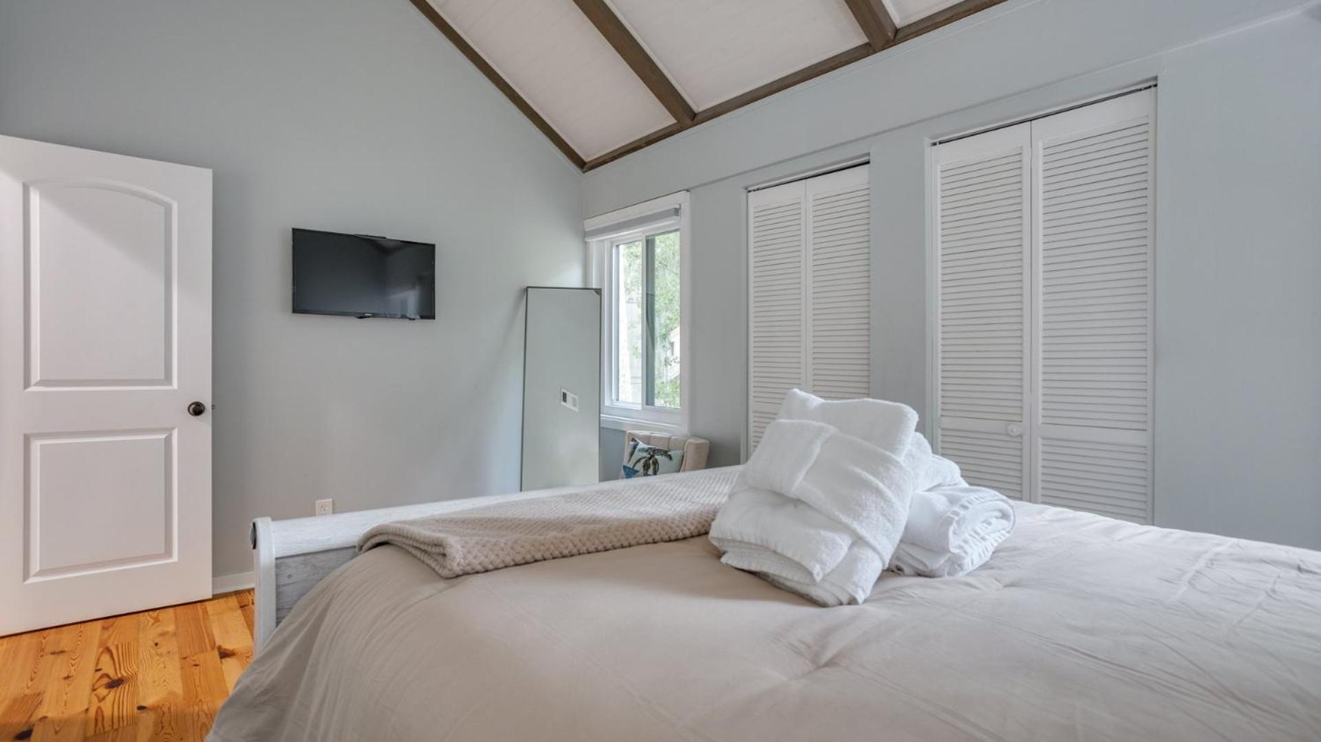 Pool and Beach Access, Lagoon Views, Bikes view 2
