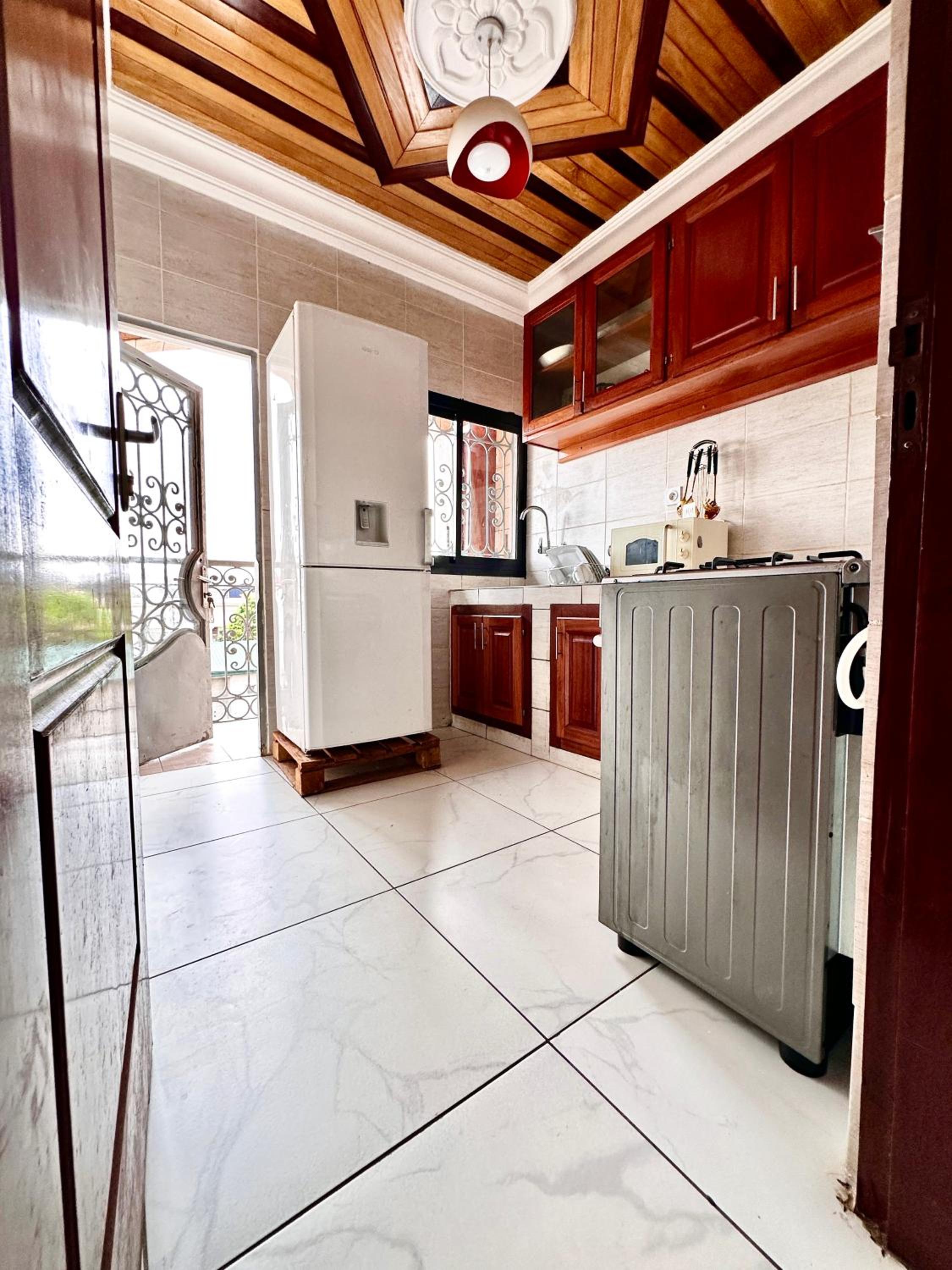 Appartement 2 chambres salon balcon canal sat wifi parking gardien 24 sur 24