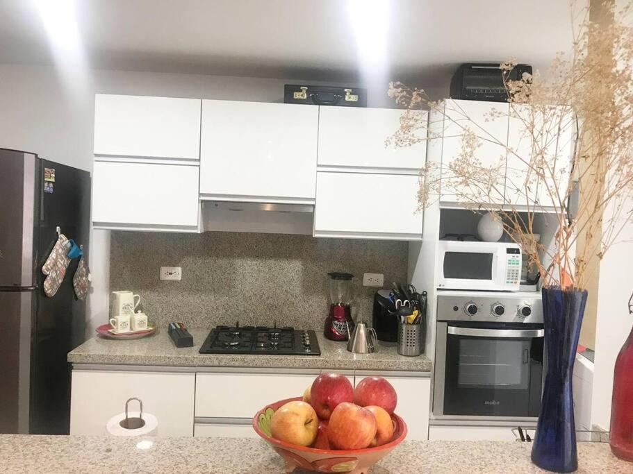 Super cómodo, amplio apartamento zona norte