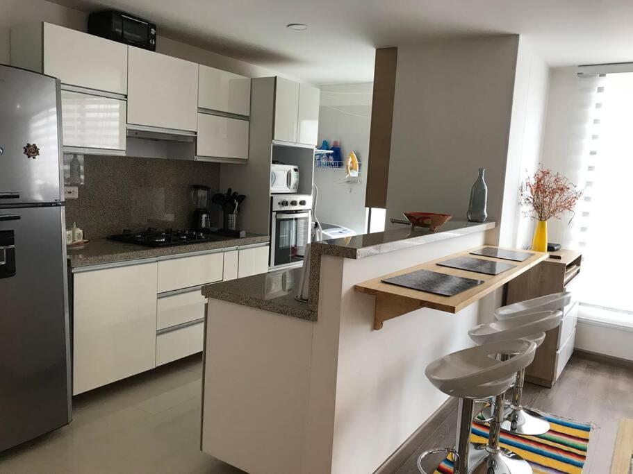 Super cómodo, amplio apartamento zona norte