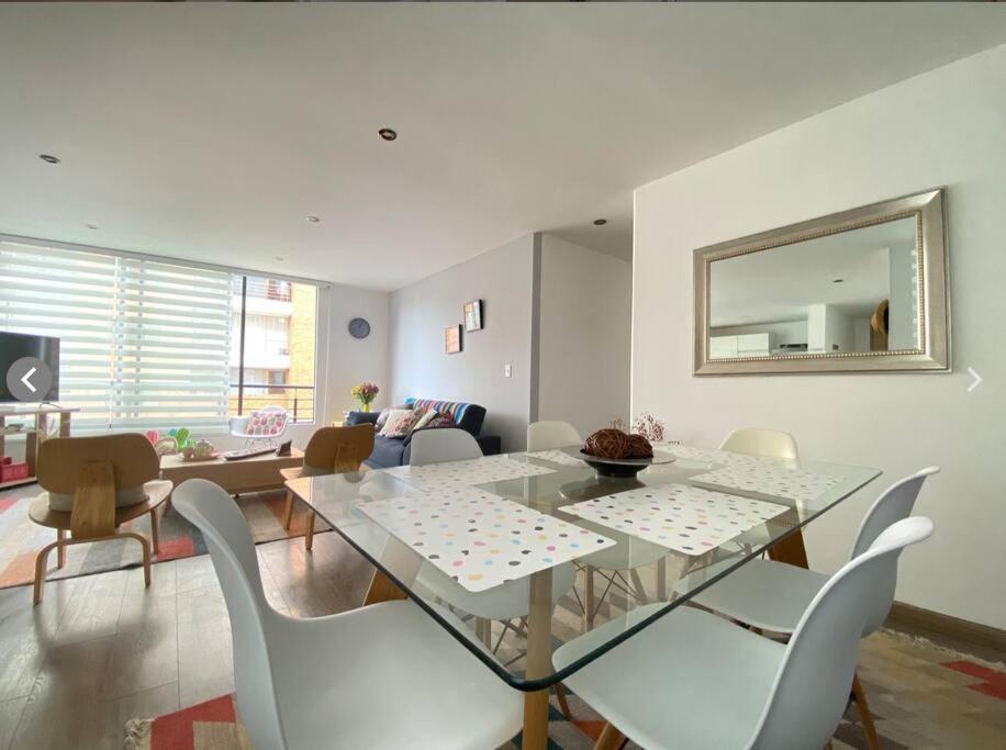 Super cómodo, amplio apartamento zona norte