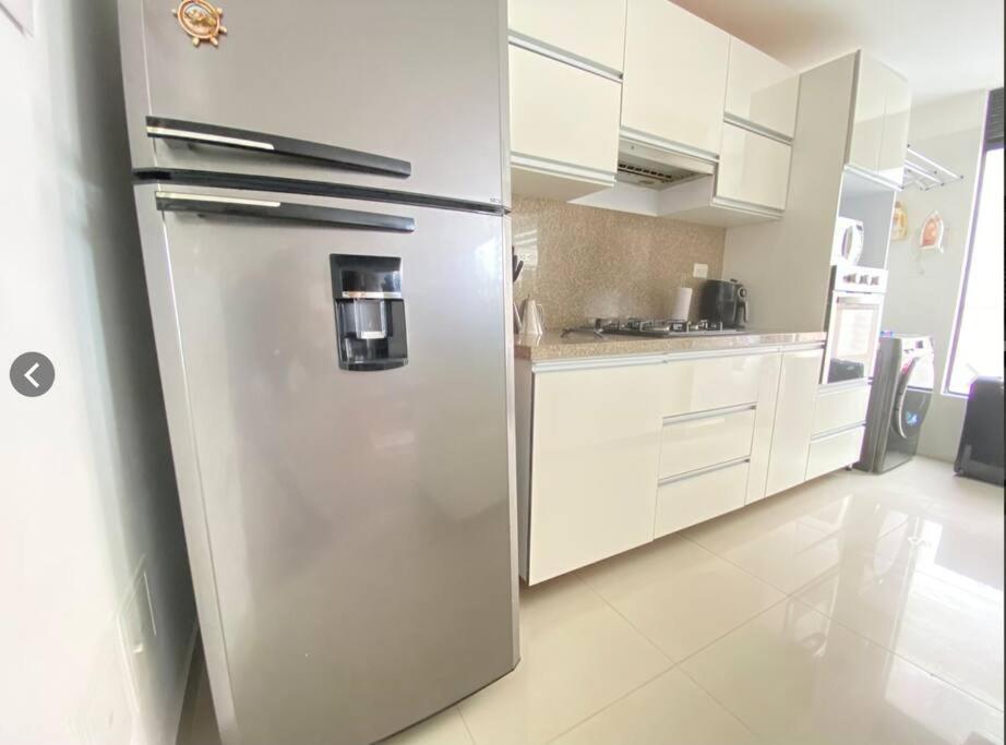Super cómodo, amplio apartamento zona norte