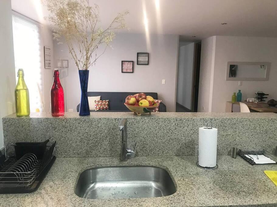 Super cómodo, amplio apartamento zona norte