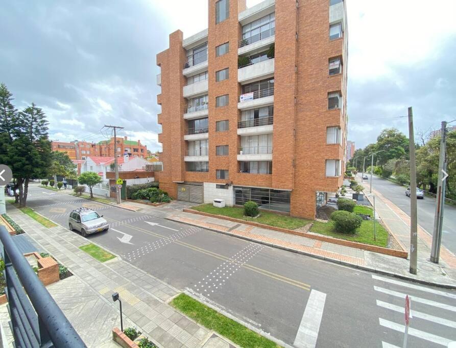 Super cómodo, amplio apartamento zona norte