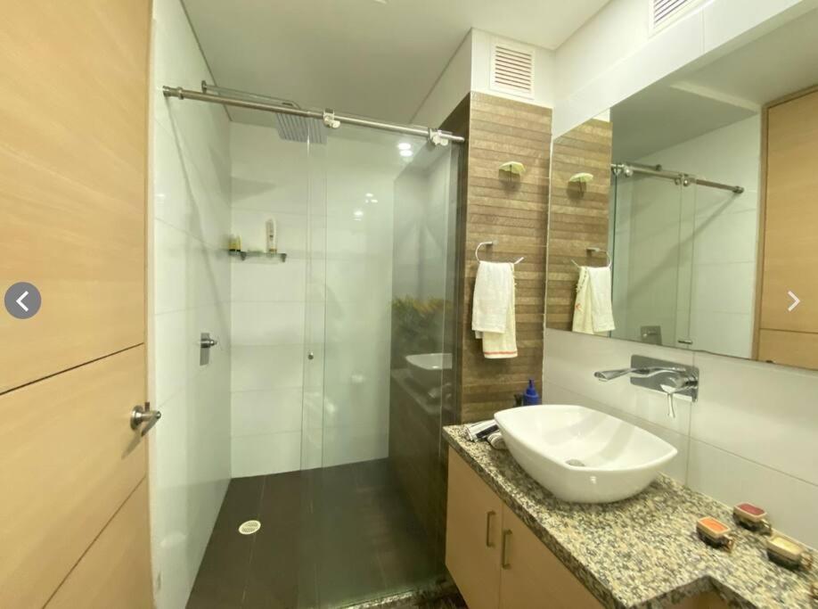 Super cómodo, amplio apartamento zona norte