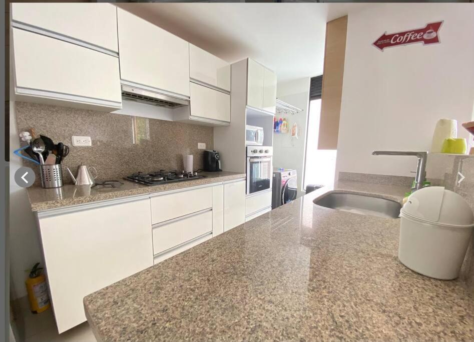 Super cómodo, amplio apartamento zona norte