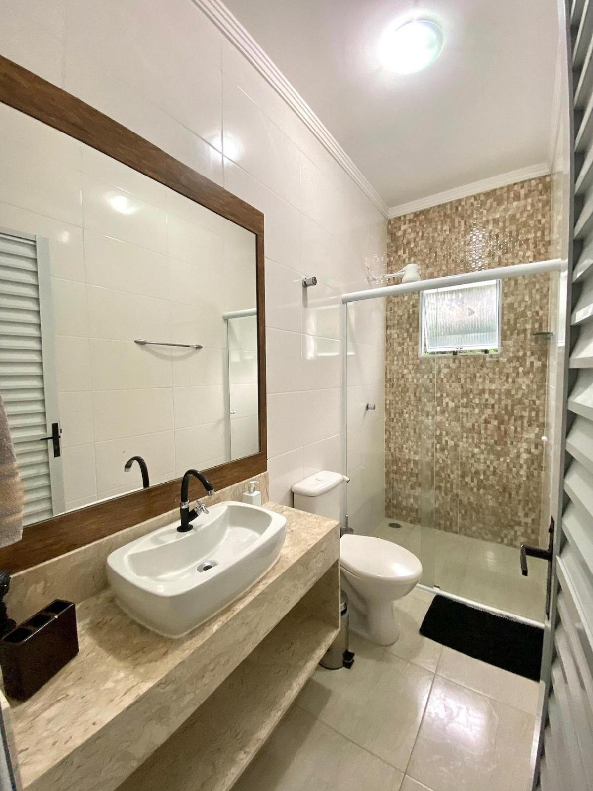 CASA PARIS · piscina aquecida, em condomínio, 4 suítes maravilhosa