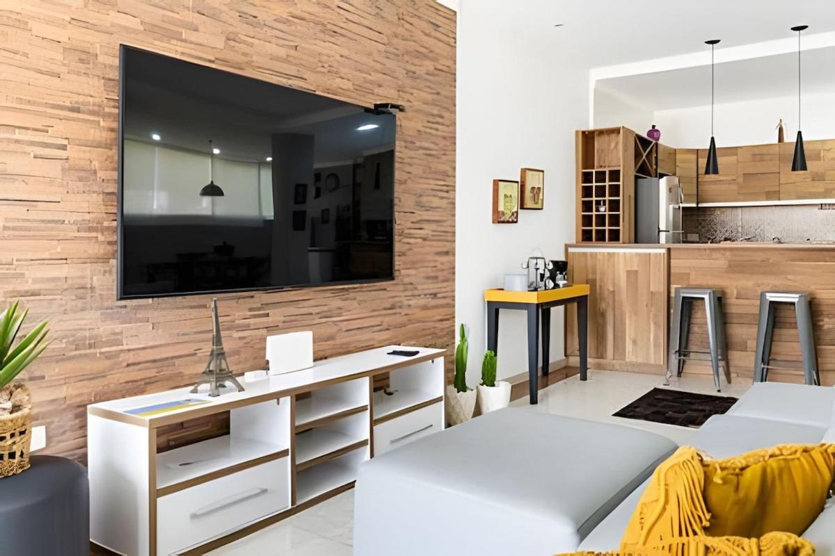 CASA PARIS · piscina aquecida, em condomínio, 4 suítes maravilhosa