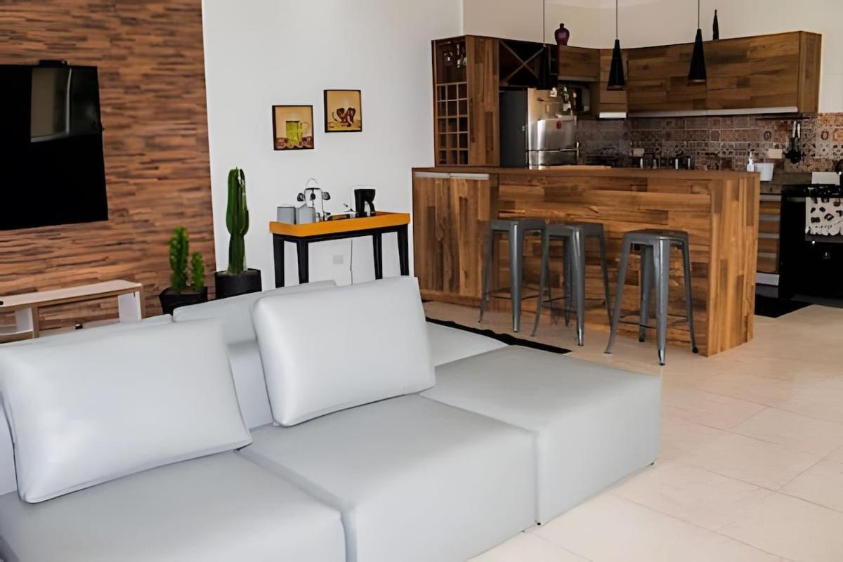 CASA PARIS · piscina aquecida, em condomínio, 4 suítes maravilhosa