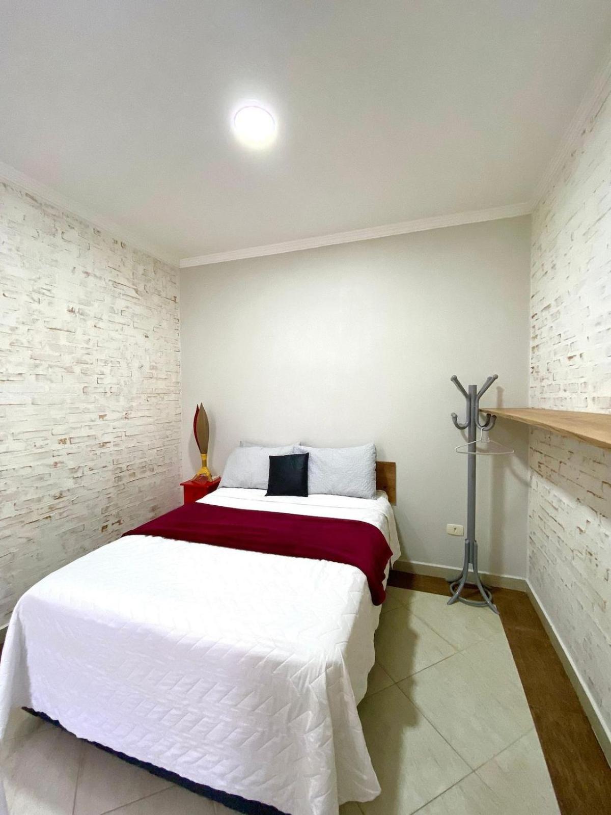 CASA PARIS · piscina aquecida, em condomínio, 4 suítes maravilhosa