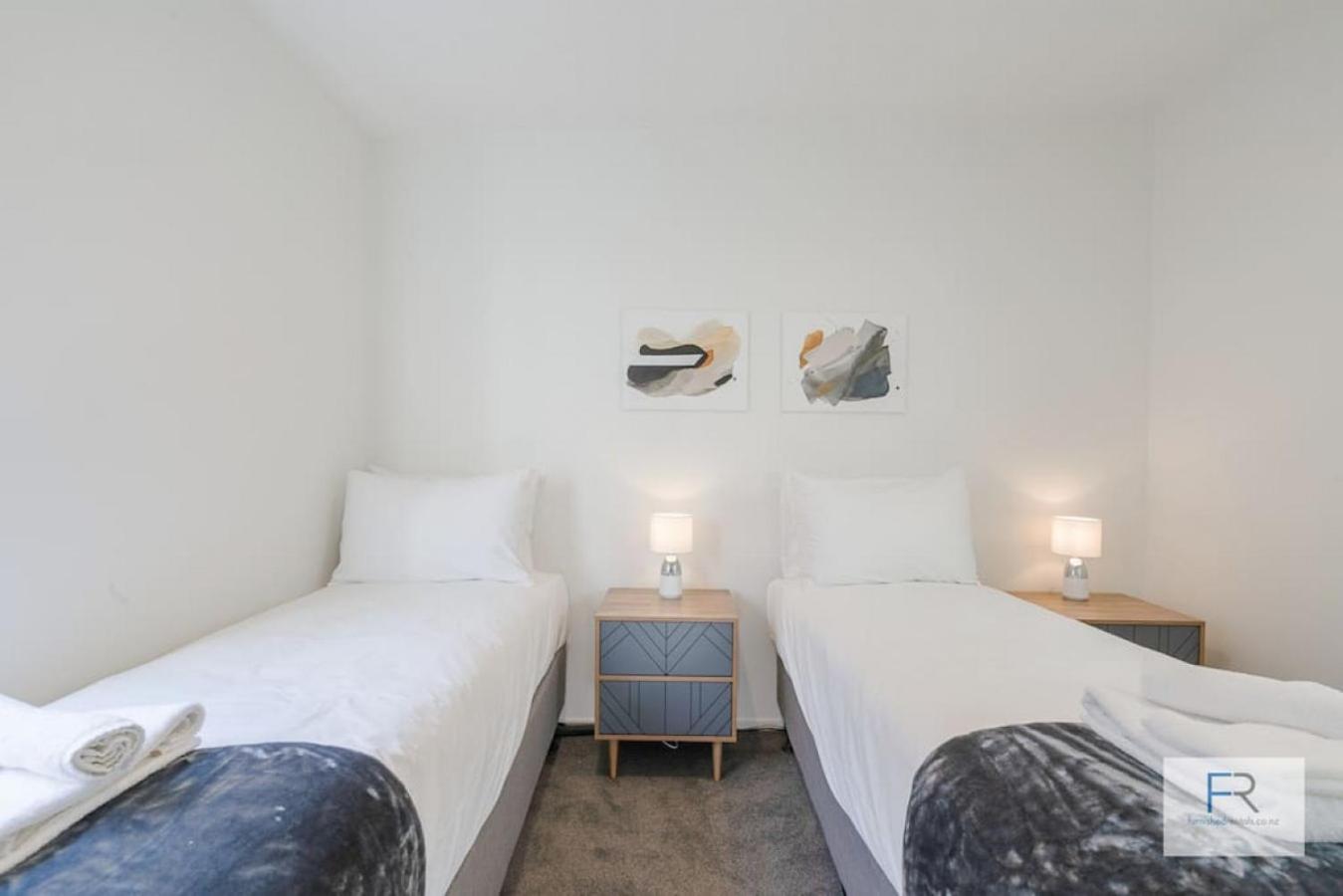 Executive city-fringe Townhouse