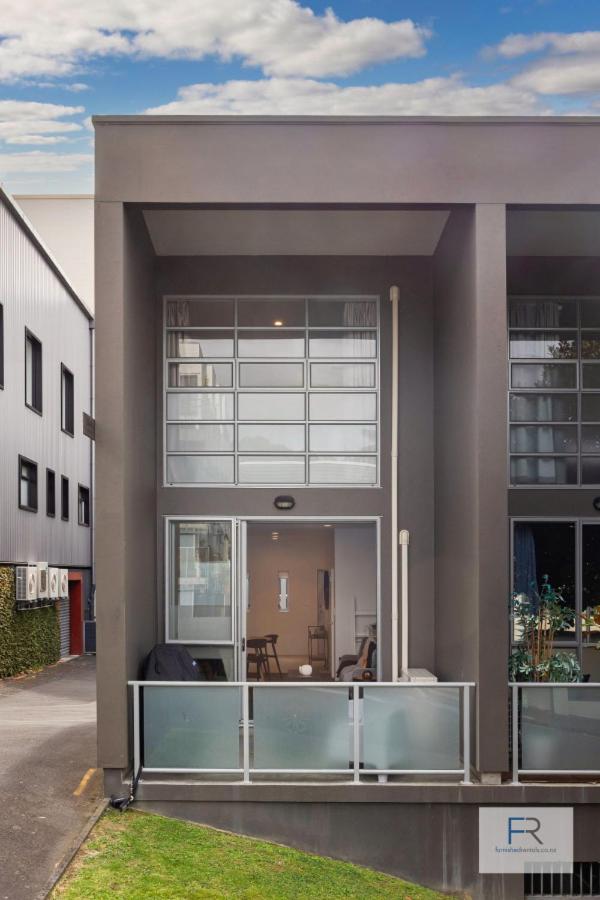 Executive Townhouse Auckland by Furnished Rentals
