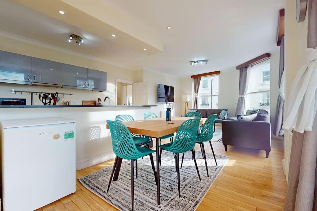 Charming and Bright Flat in Paddington!