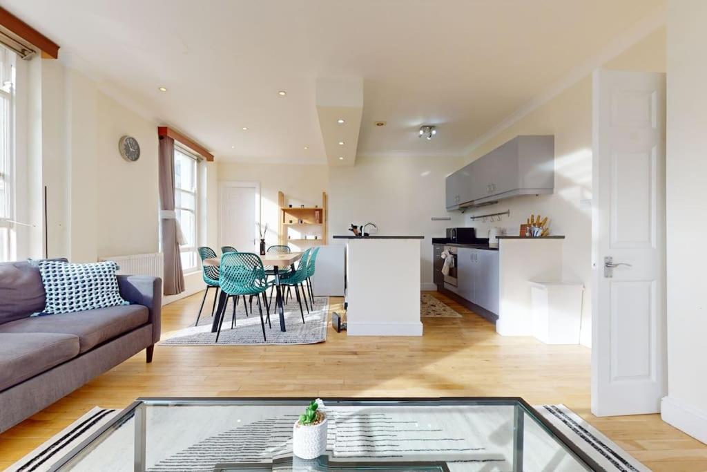 Charming and Bright Flat in Paddington!
