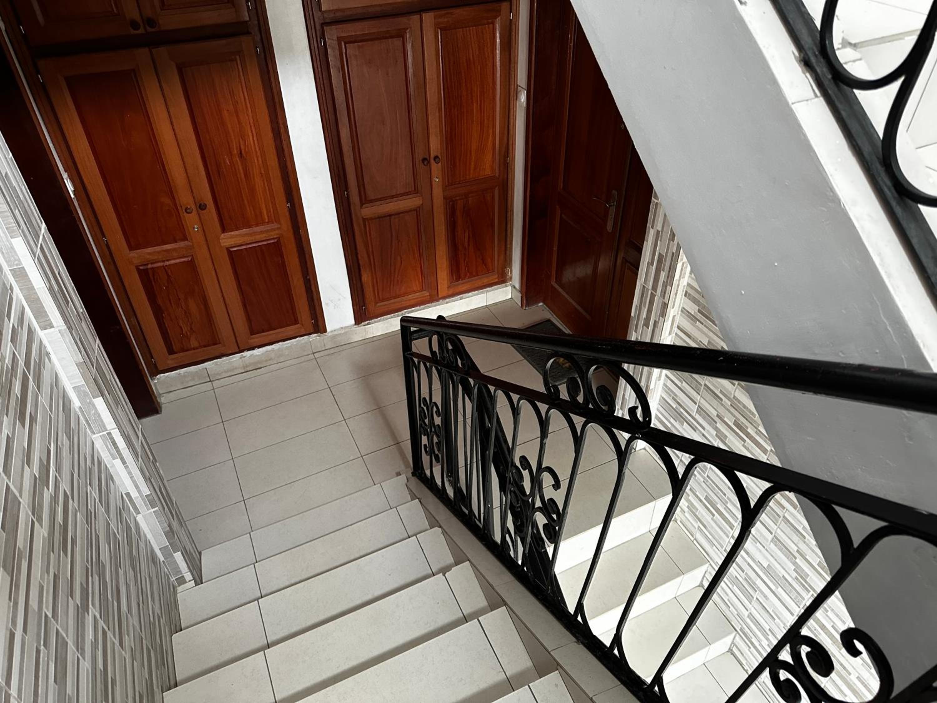 Appartement 2 et 1 chambres salon balcon canal sat wifi Netflix parking gardien 24 sur 24