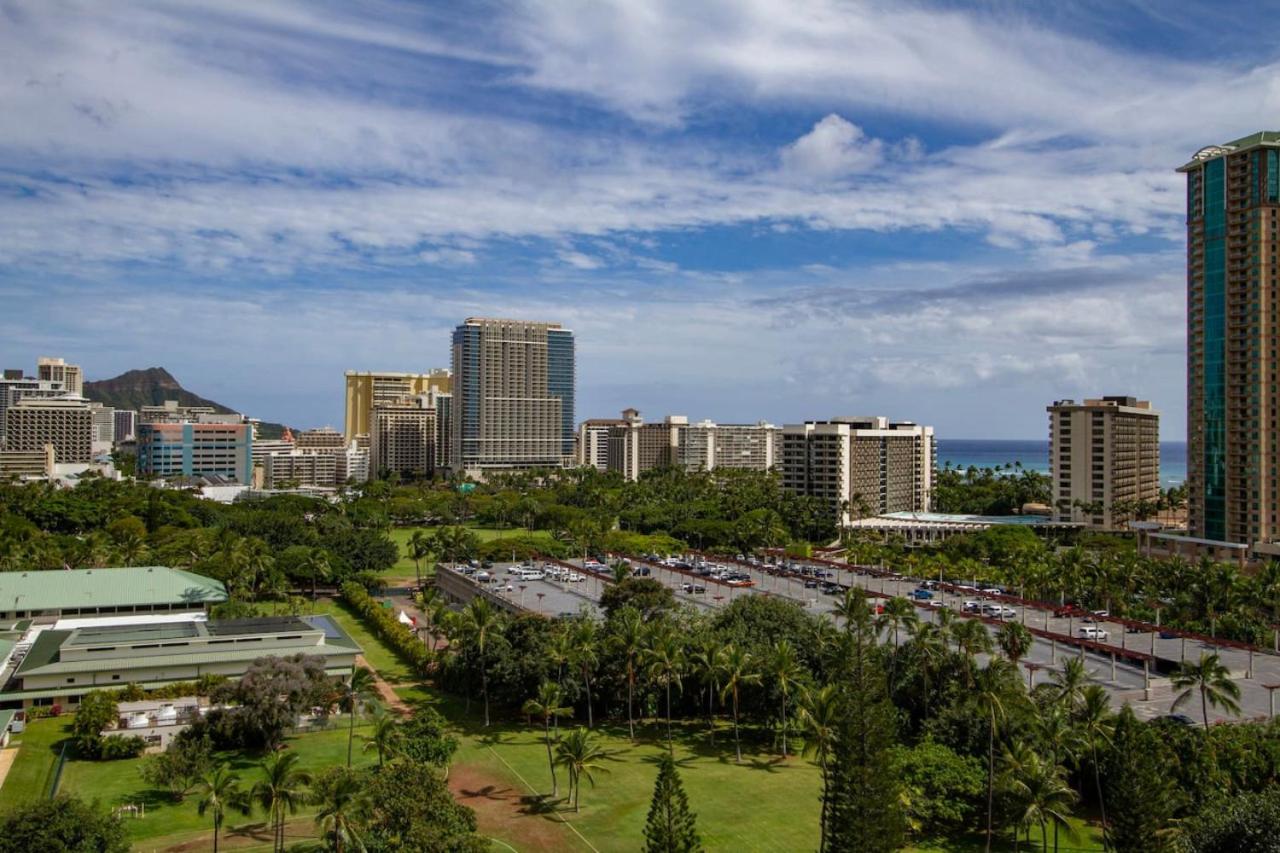 Waikiki studio ocean diamond head views