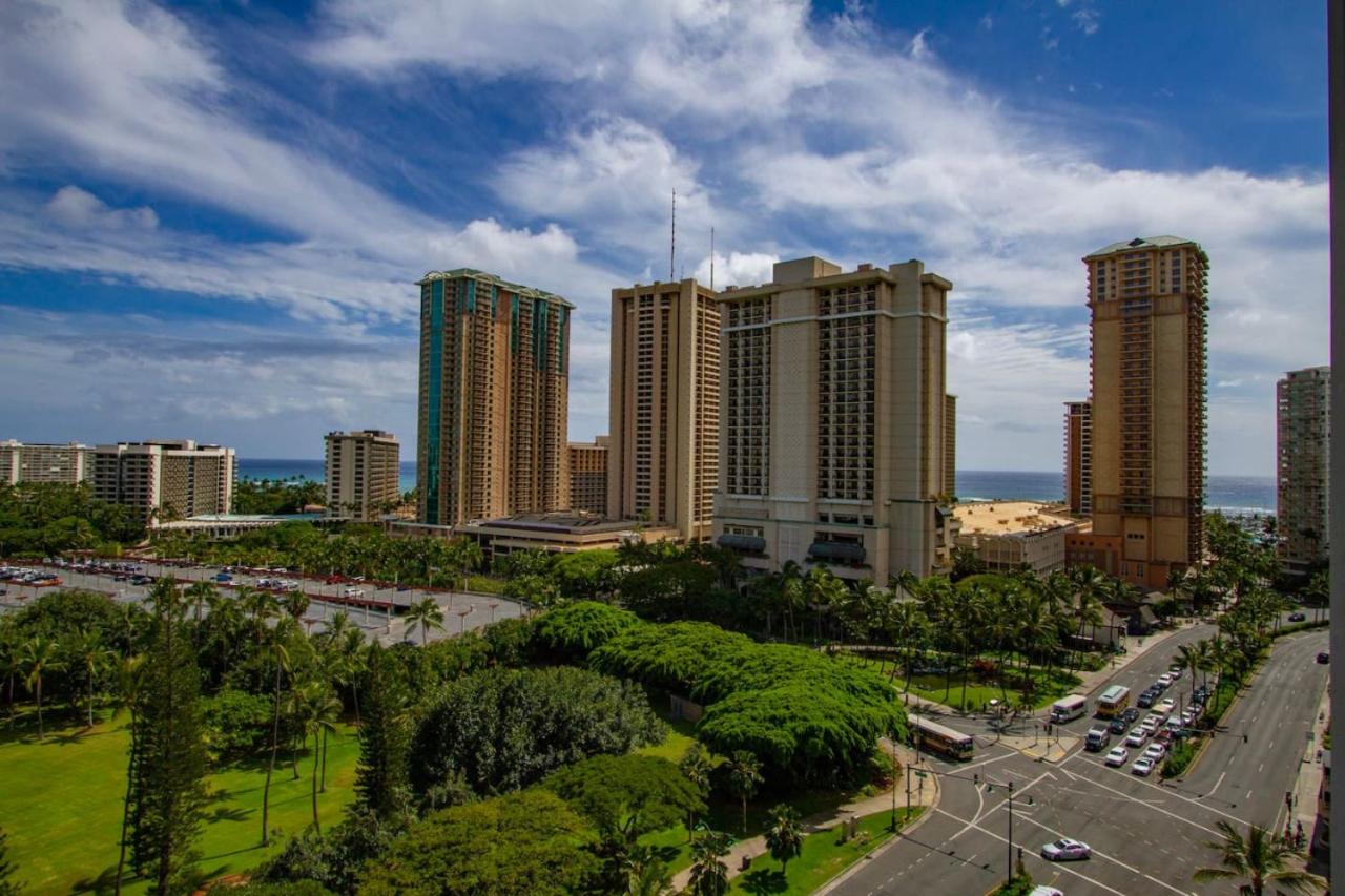 Waikiki studio ocean diamond head views