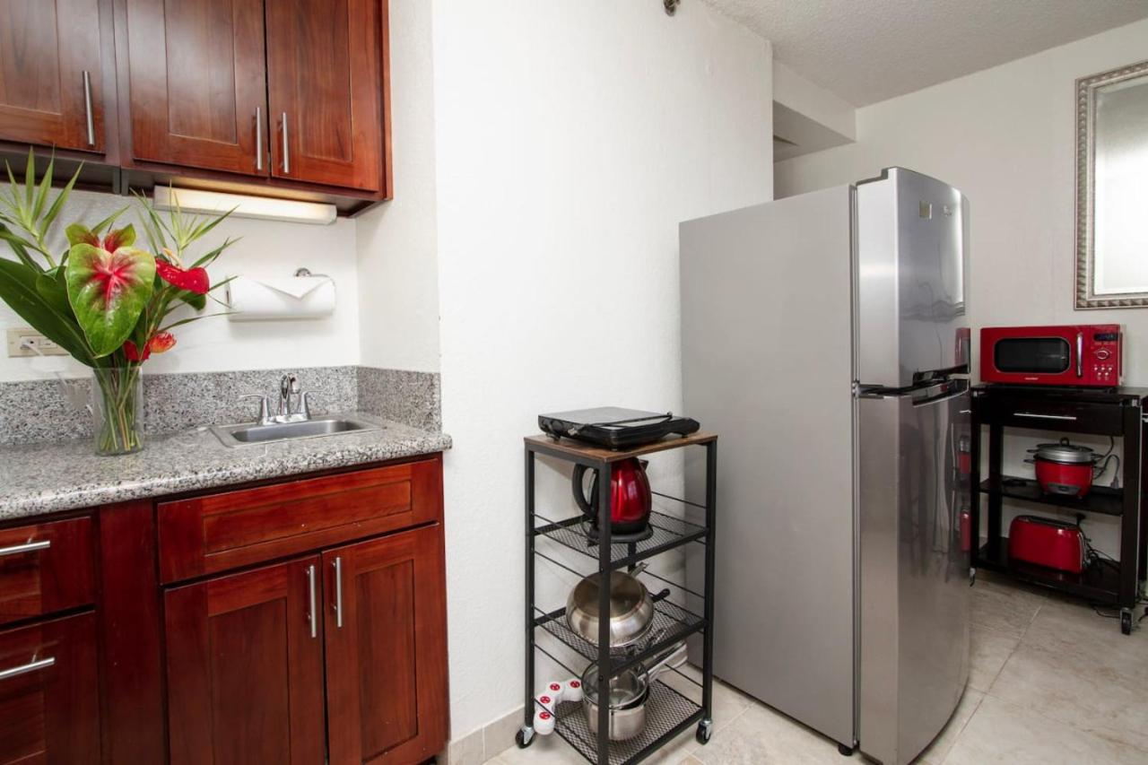 Waikiki studio ocean diamond head views