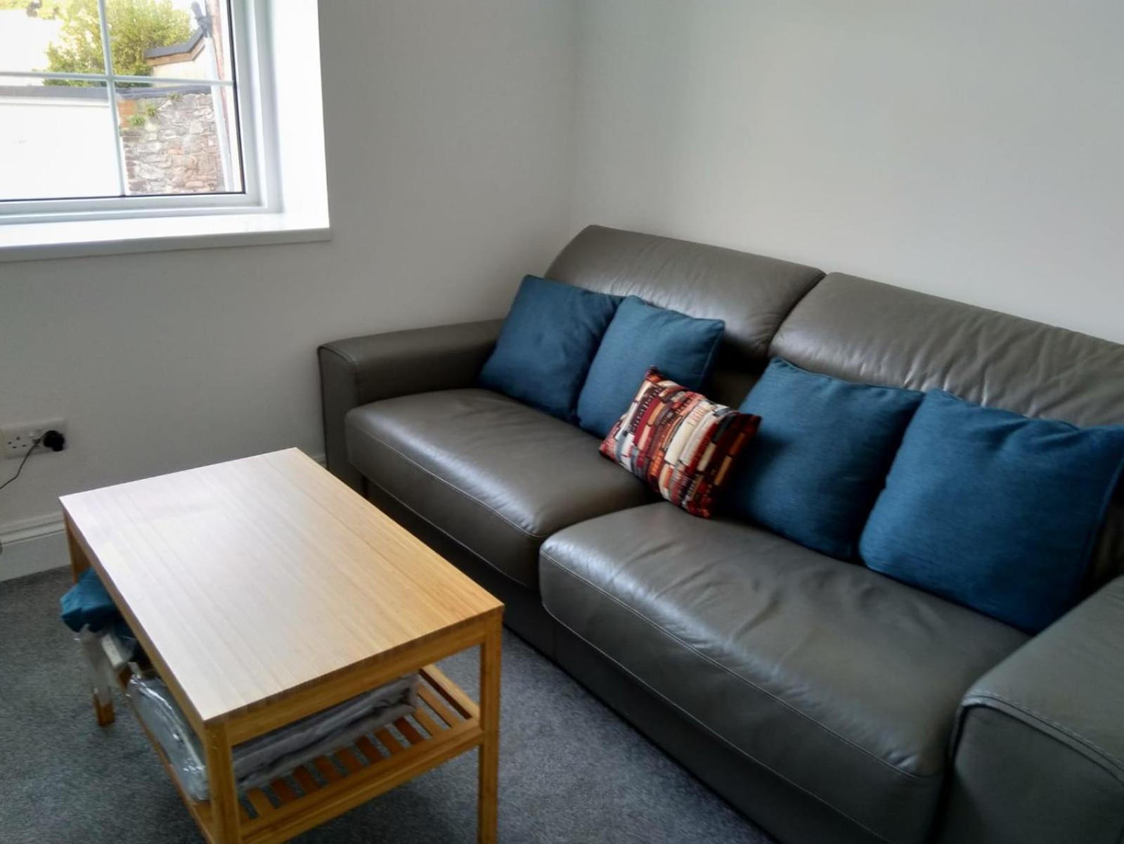 Centrally located, beautifully presented apartment