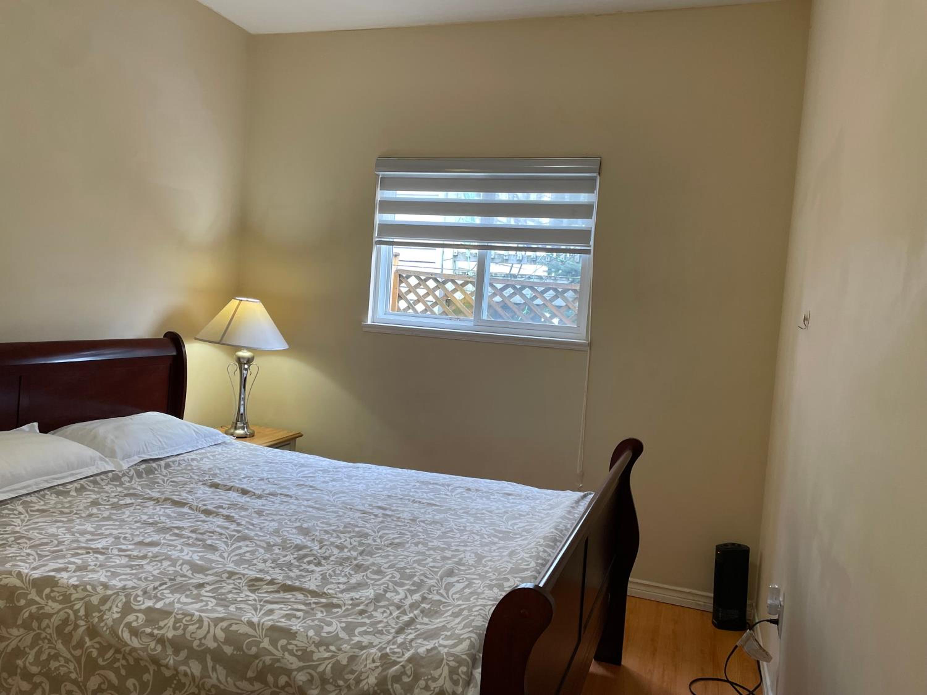 Metrotown 1 bedroom suite or apartment by Hong
