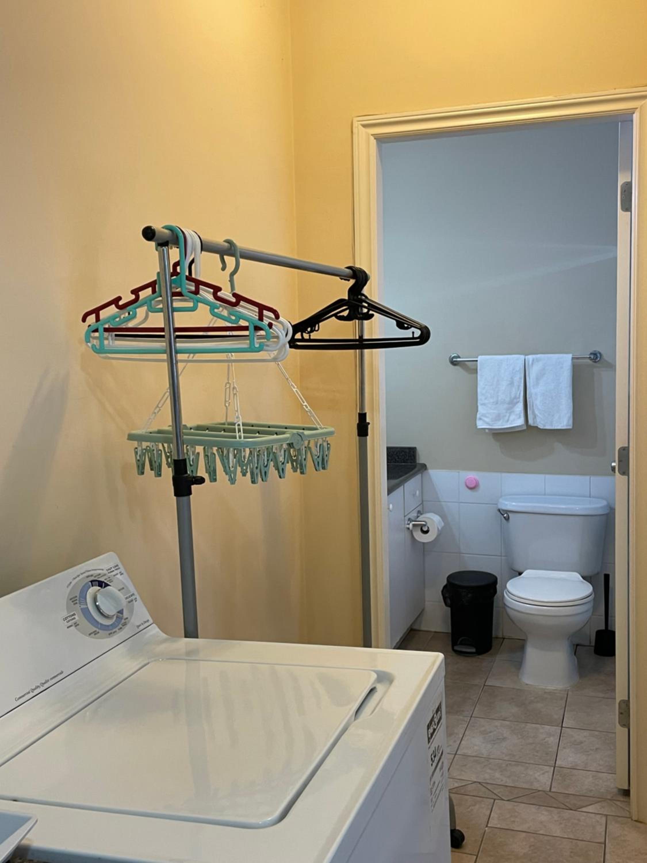 Metrotown 1 bedroom suite or apartment by Hong