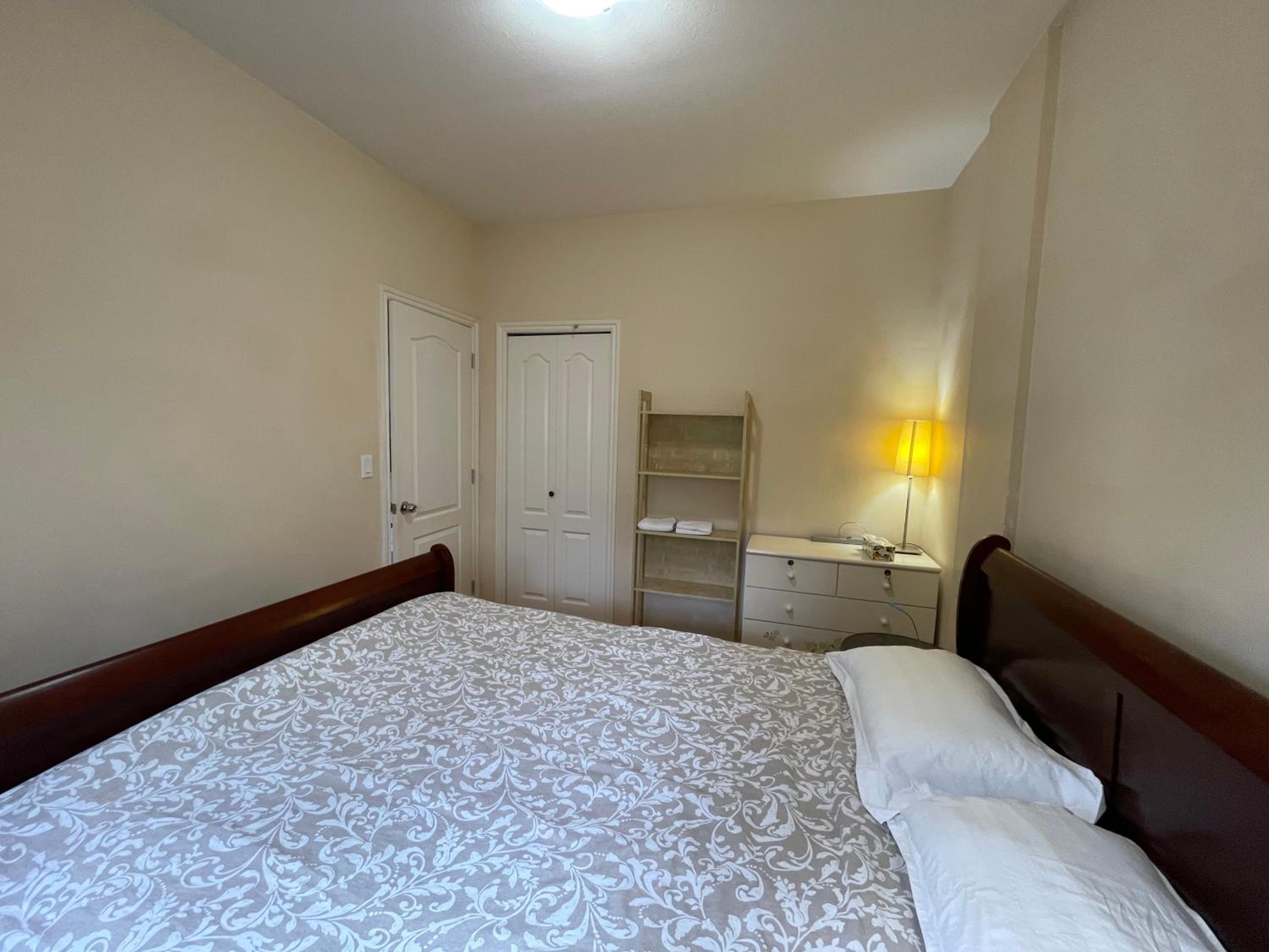 Metrotown 1 bedroom suite or apartment by Hong