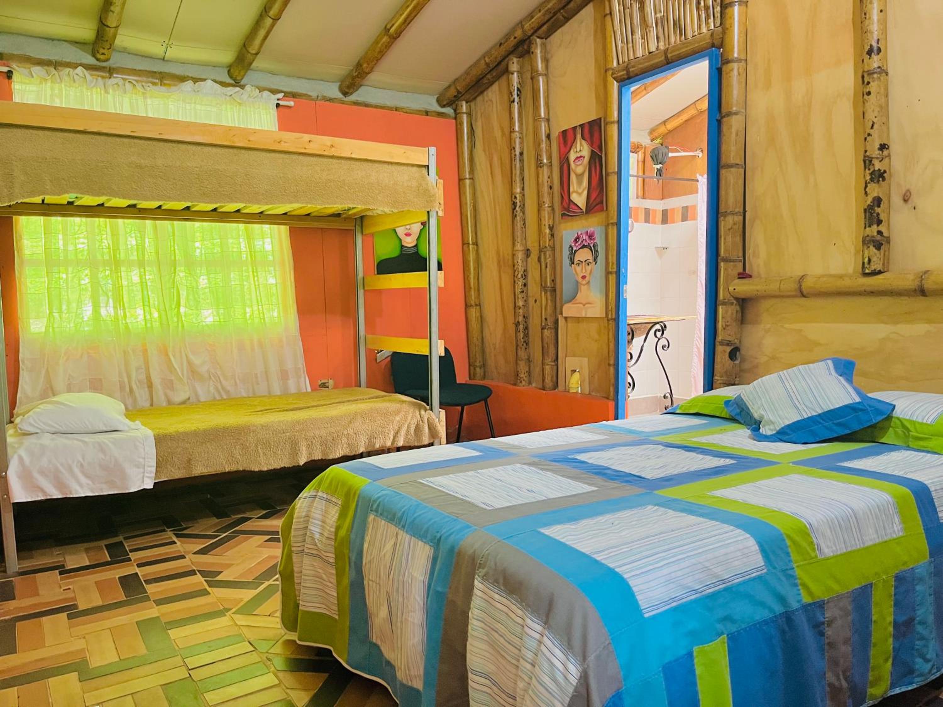 Hospedate entre Cascadas, Senderos y Paisajes Naturales