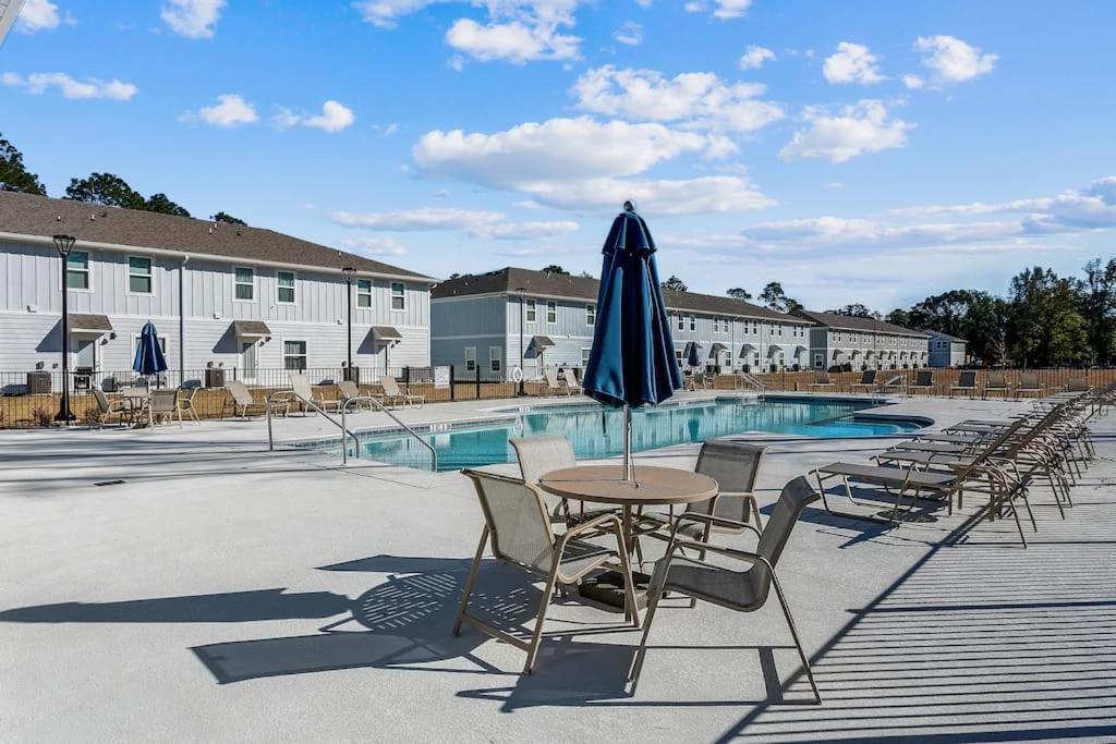 LUXURY TOWNHOME NEAR DOWNTOWN AND PENSACOLA BEACH view 5