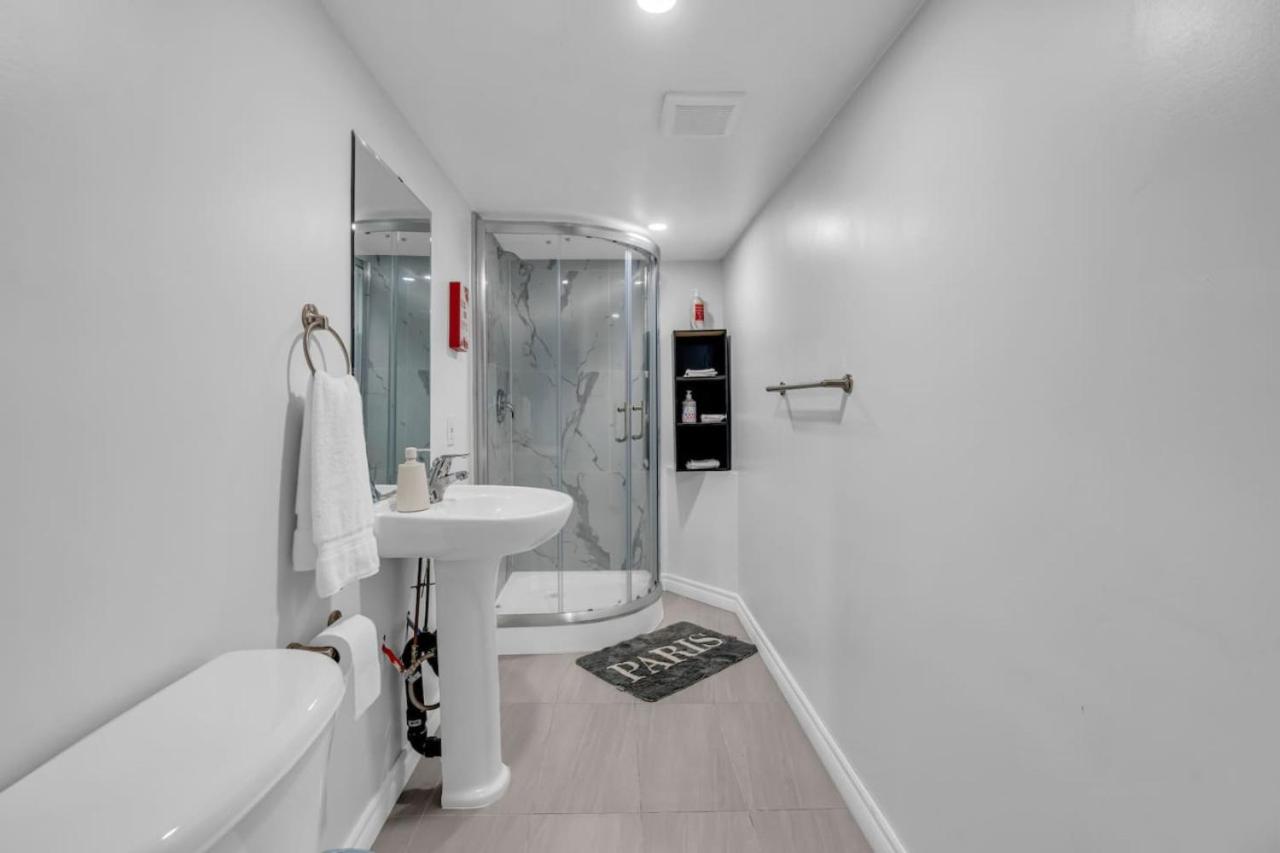 Blue Home Closest to Falls- Lower Suite by Clifton Hill