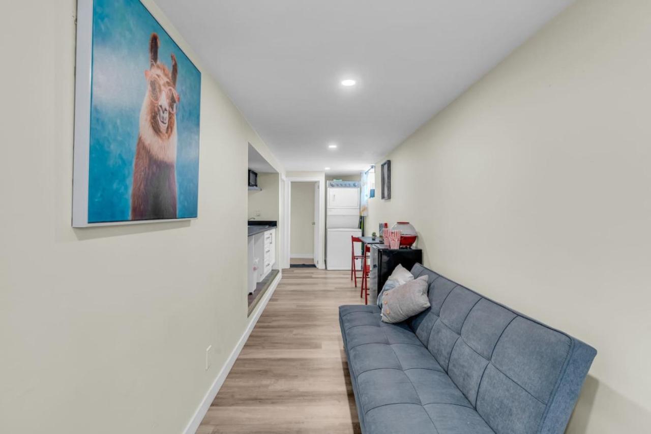 Blue Home Closest to Falls- Lower Suite by Clifton Hill