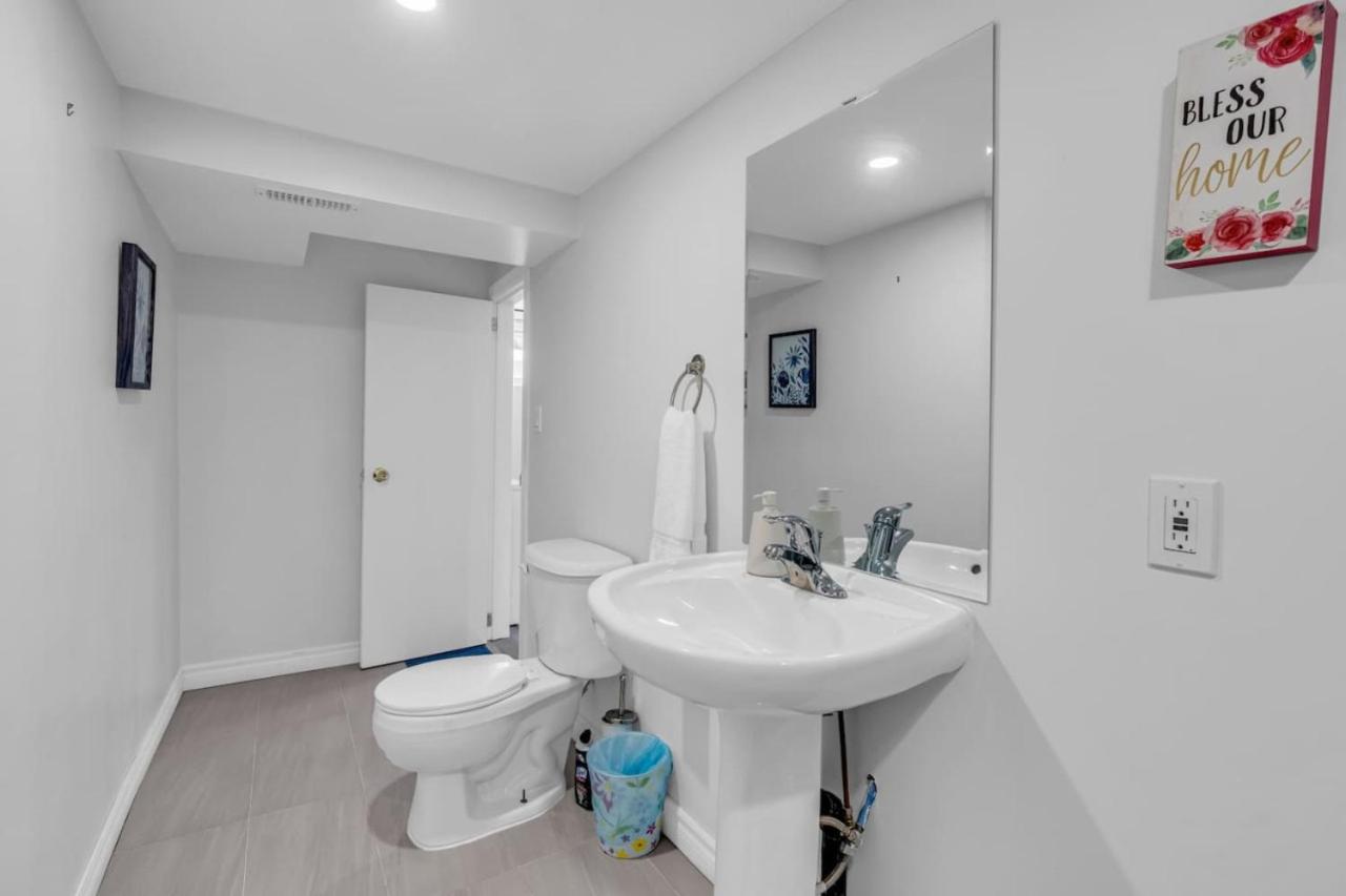 Blue Home Closest to Falls- Lower Suite by Clifton Hill
