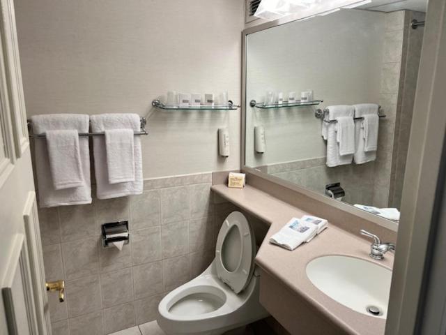 Danbury Vacations - Ethan Allen Hotel - Property Image 2