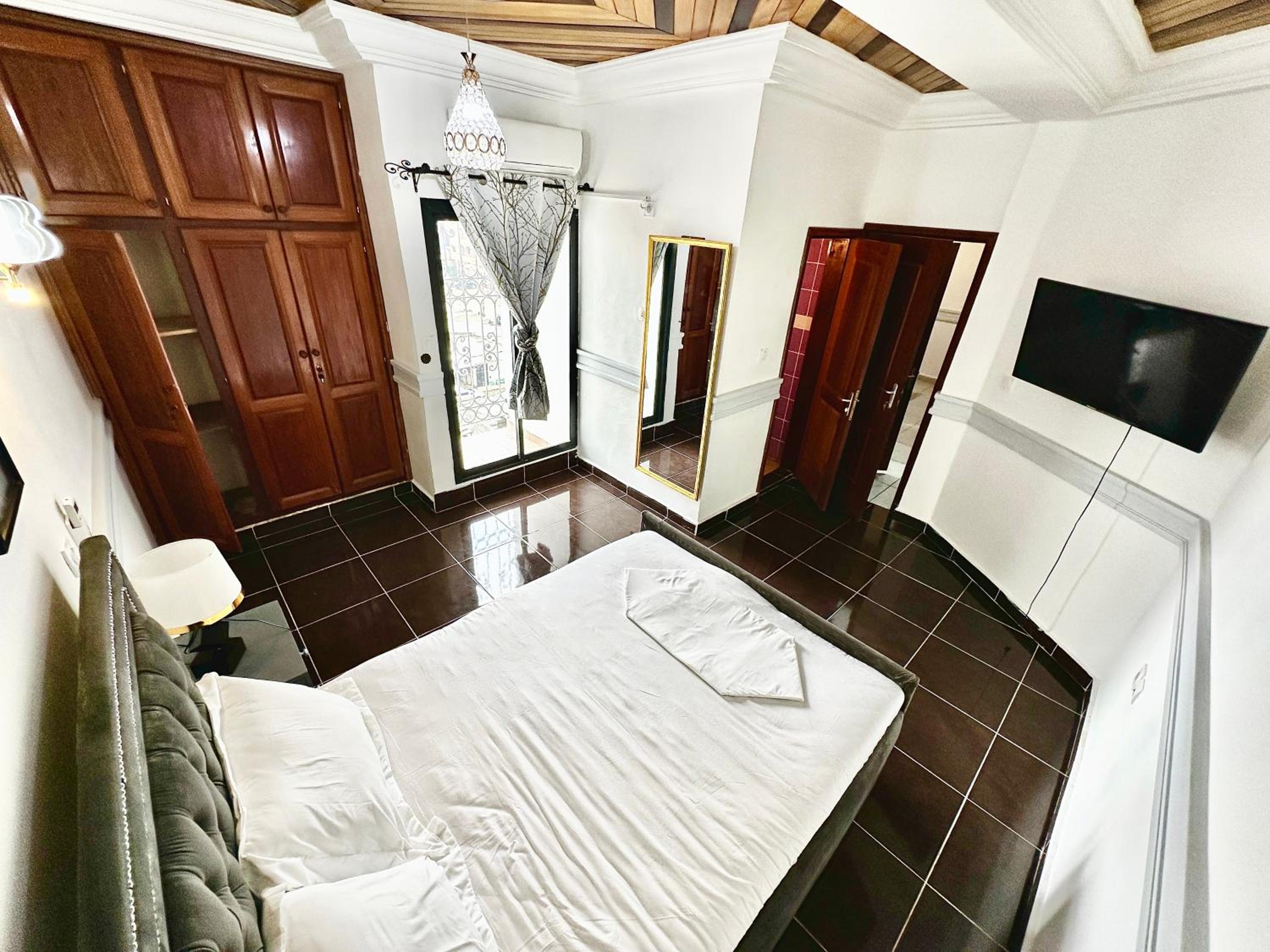 Appartement 2 et 1 chambres salon balcon canal sat wifi Netflix parking gardien 24 sur 24