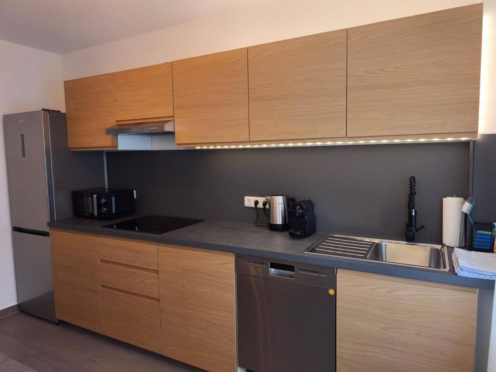 Luxus Apartments im Zentrum Nürnbergs, nahe Messe, mit Balkon & Parkplatz, nähe Playmobilfunpark, Self-Check-in