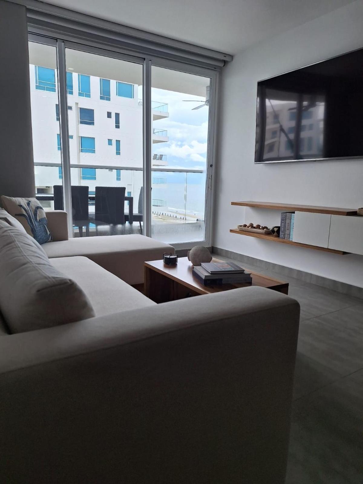Hermoso apartamento con vista al mar