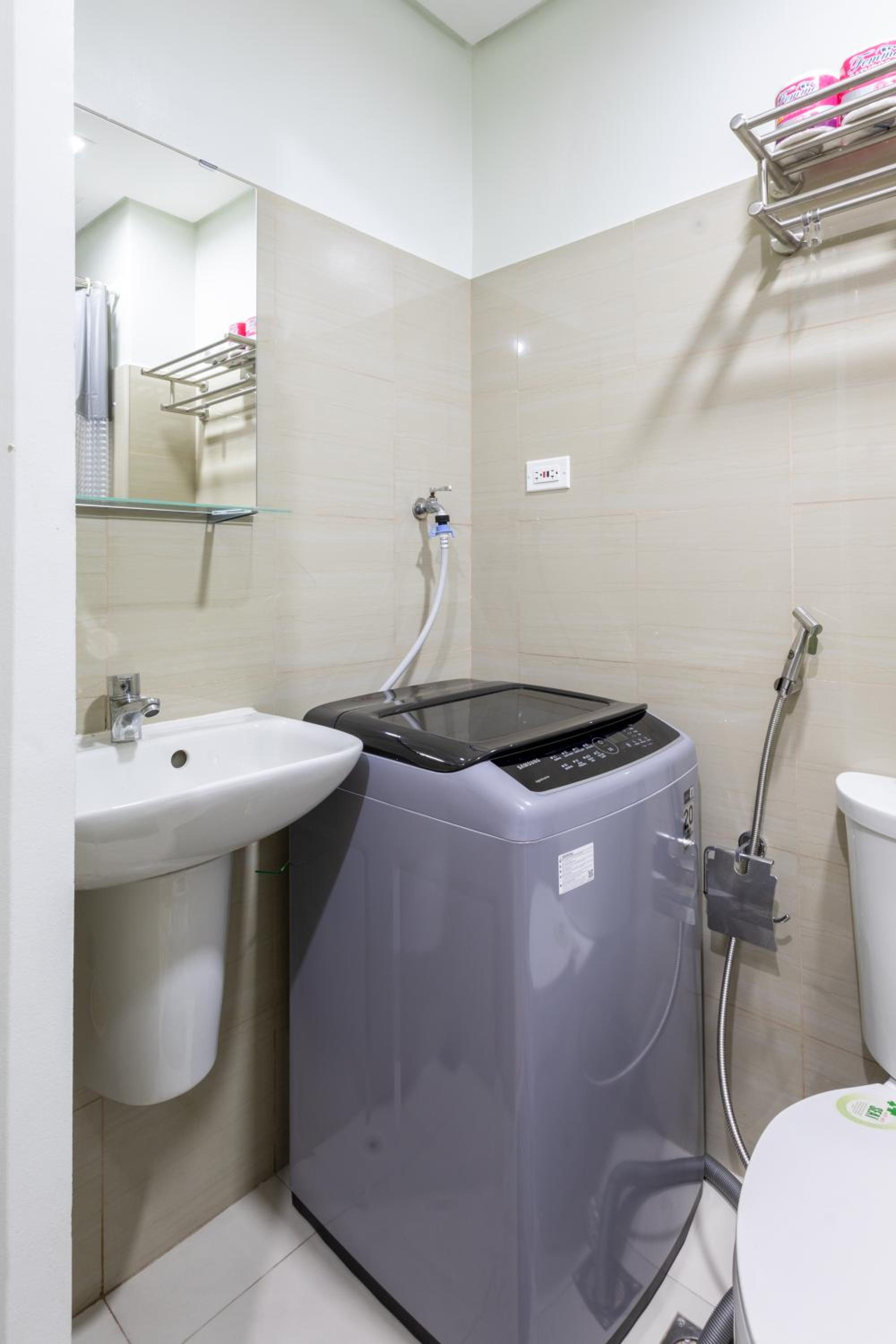 Oasis Urban Stay 1 Shore 2 residences Near MOA And NAIA international airport view 3