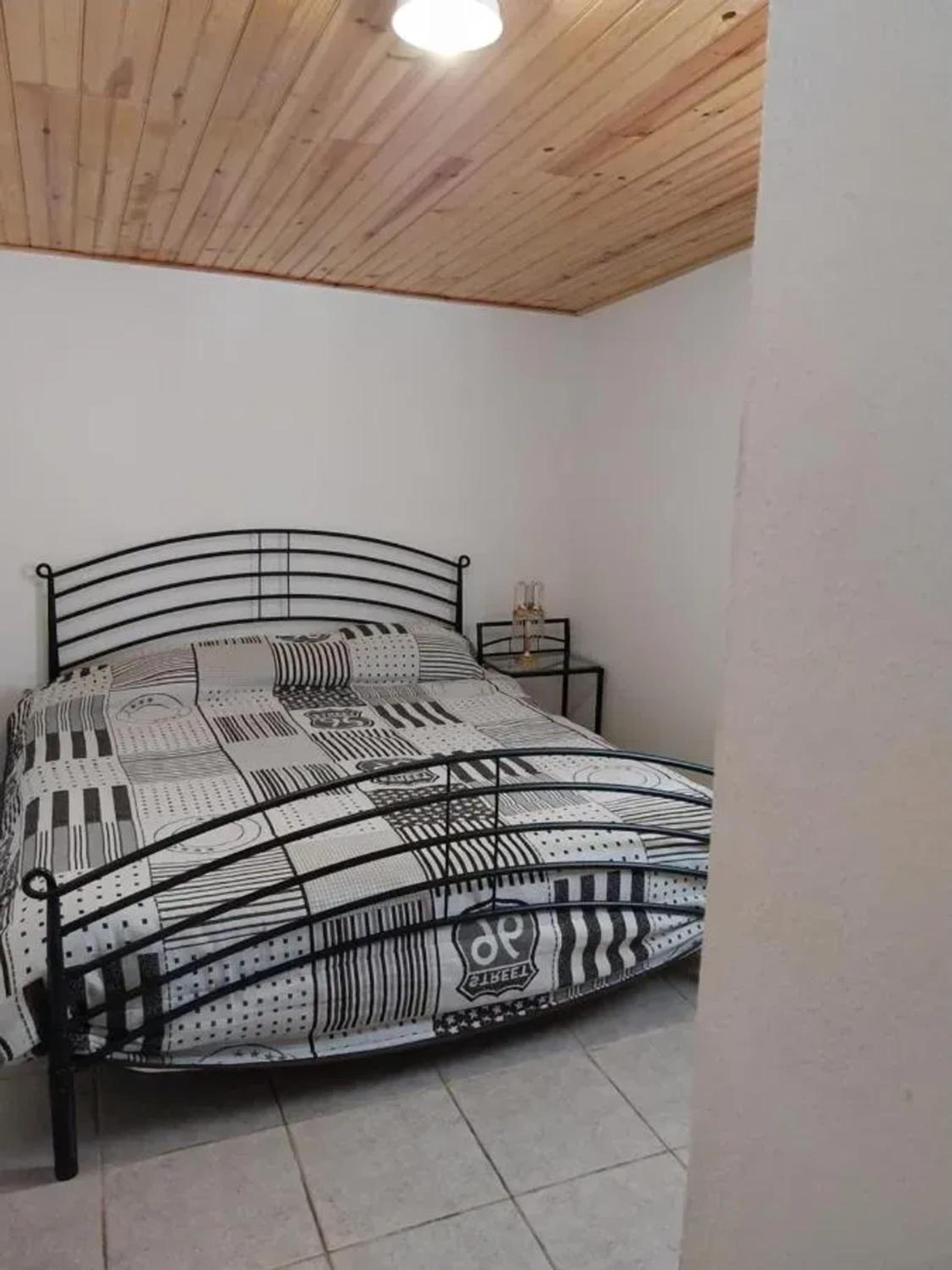 Comfortable house in Cortes do Meio with garden view 5