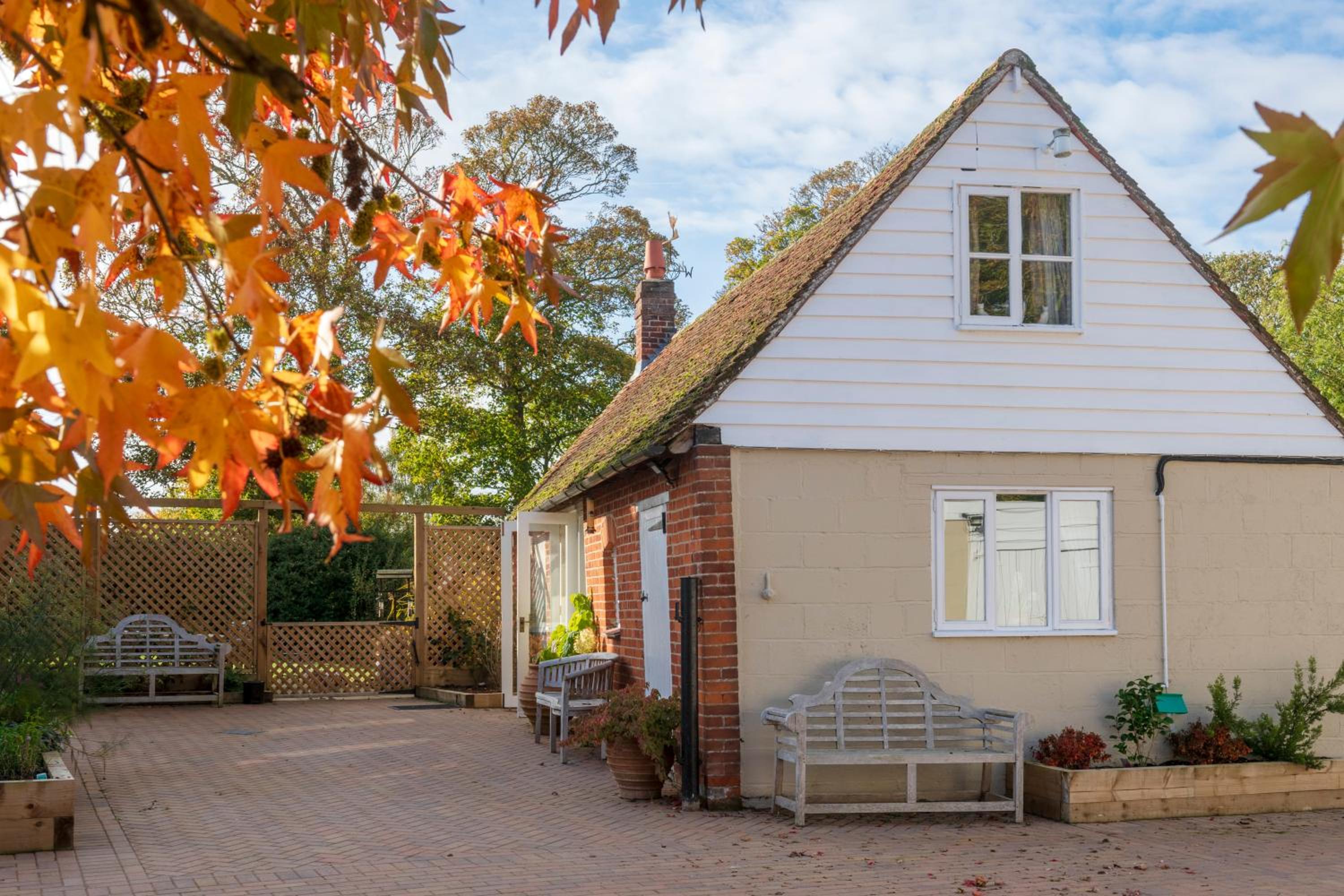 Pond Cottage in Coggeshall view 2