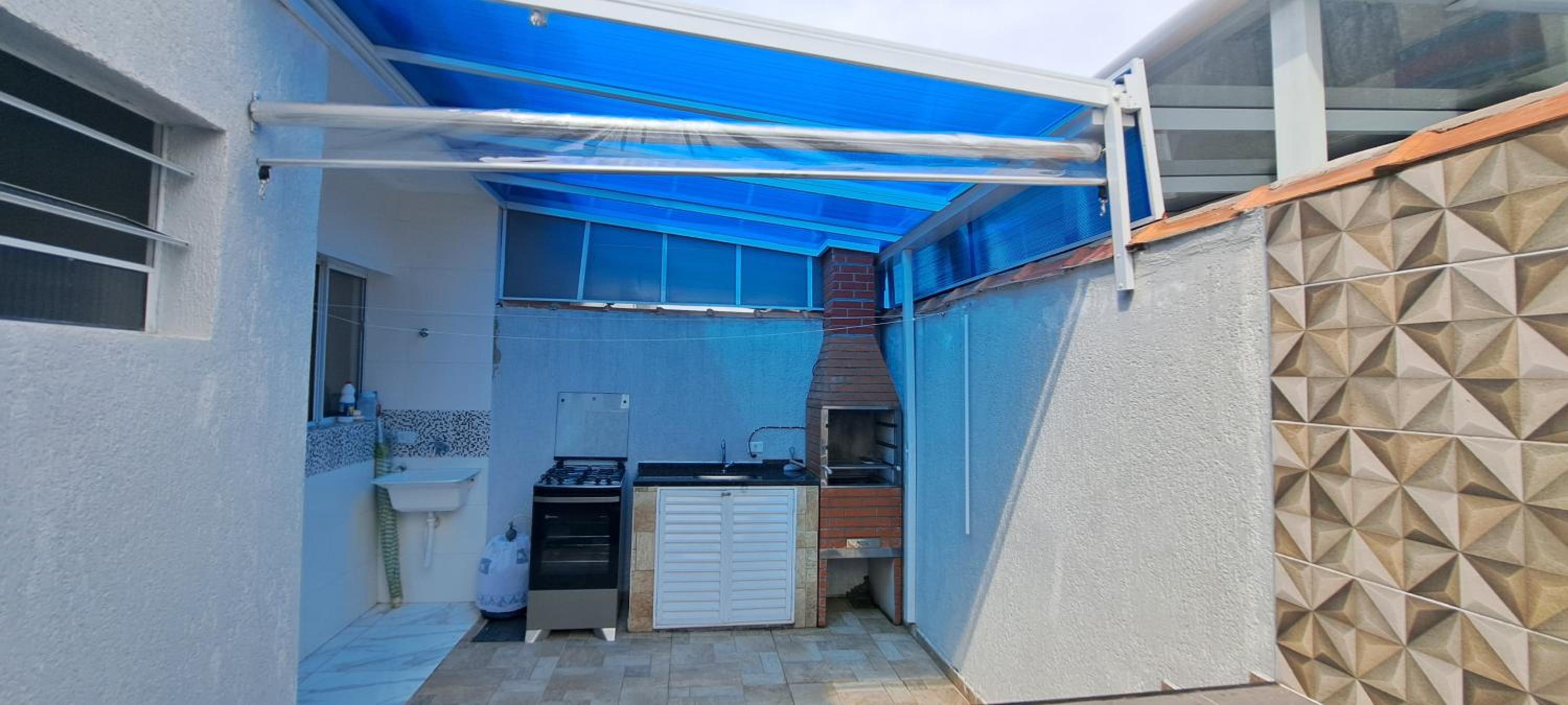 Casa com piscina em itanhaem