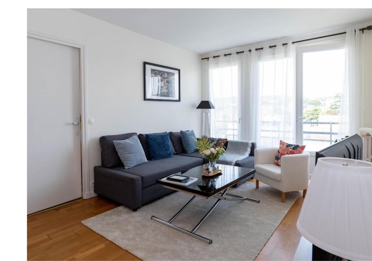 Appartement T2, fonctionnel, Parking,balcon ,2 minutes gare ,17 minutes Paris