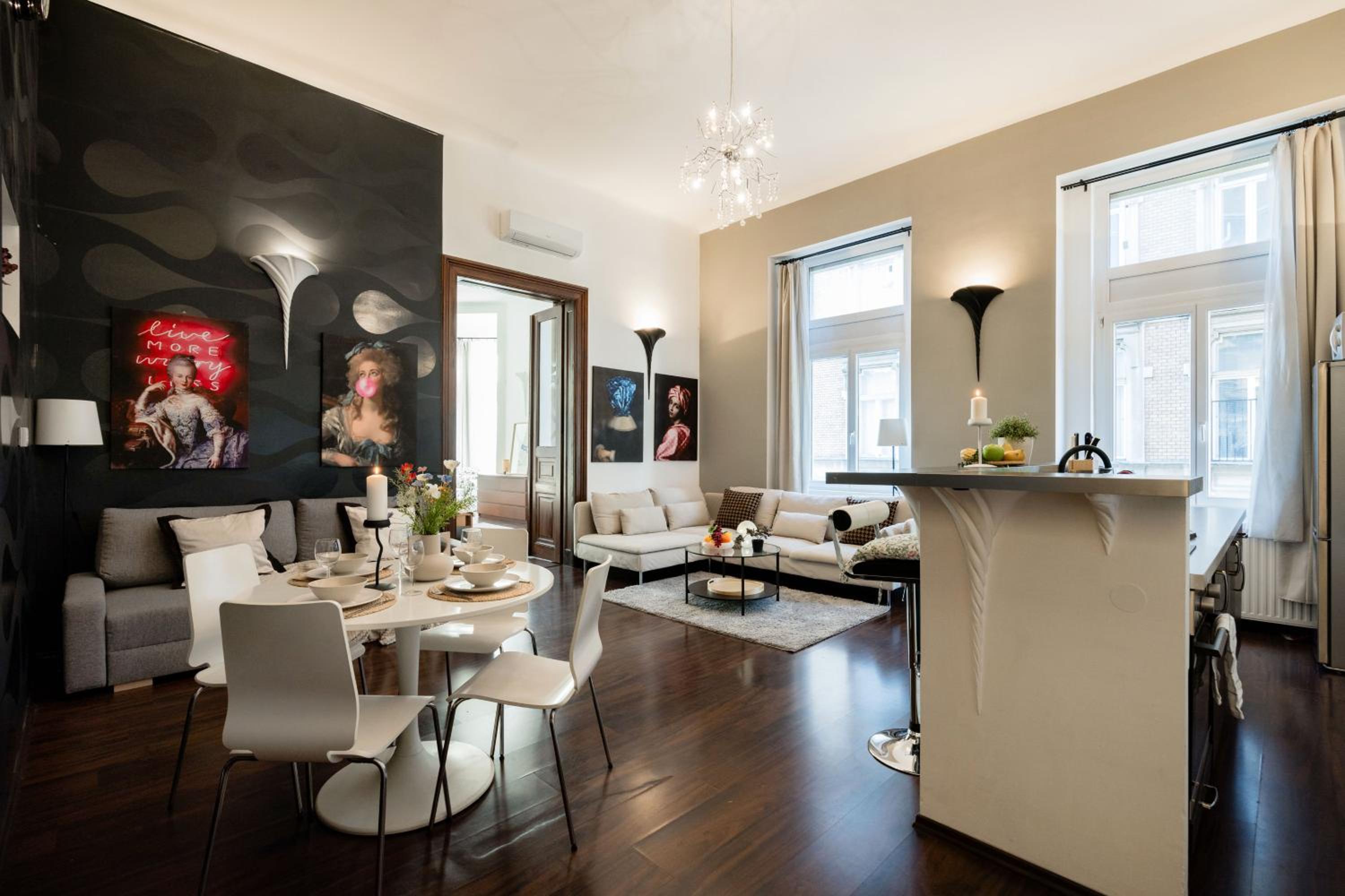 Magnificent Elegance by Erzsebet Krt & New York Cafe view 4