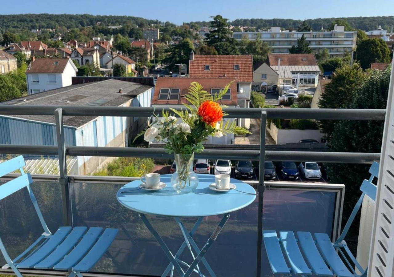 Appartement T2, fonctionnel, Parking,balcon ,2 minutes gare ,17 minutes Paris