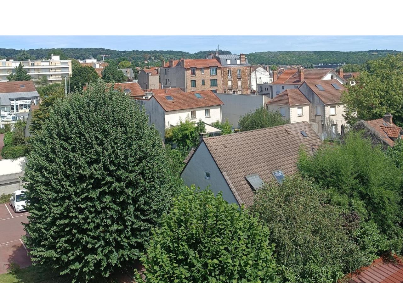 Appartement T2, fonctionnel, Parking,balcon ,2 minutes gare ,17 minutes Paris